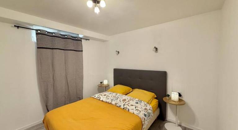 House with 1 room for 3 persons in Castres