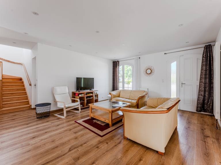 Fully equipped ample house with private pool & yard | Pets allowed — photo 2