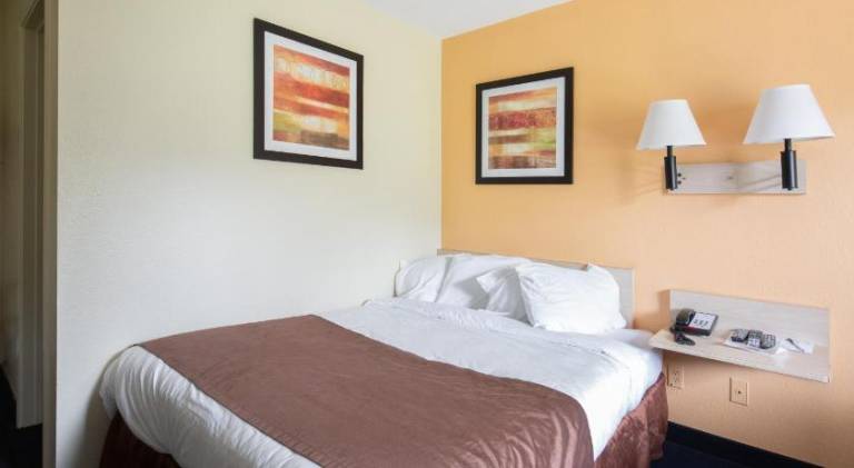 Days Inn by Wyndham New Philadelphia in New Philadelphia, OH
