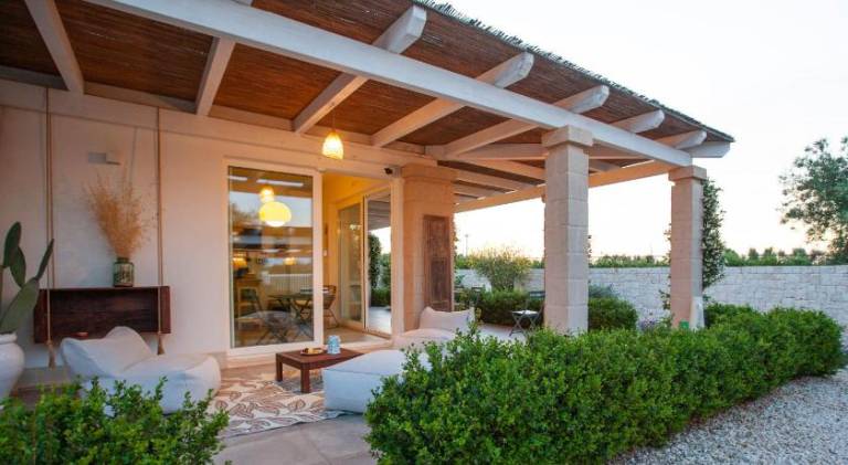 Vacation home with pool, BBQ & patio | Pets allowed — photo 2