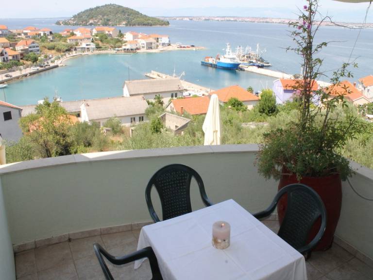Rental apartment with pool & garden — photo 2