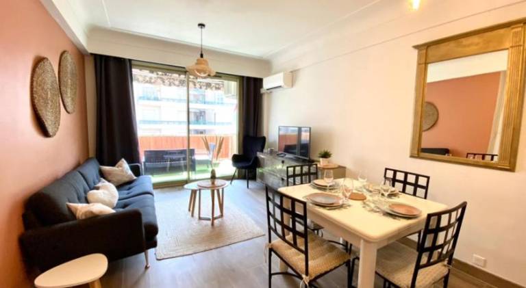 Rental apartment | Near Promenade des Anglais | Beach nearby | Pets are welcome in Thiers
