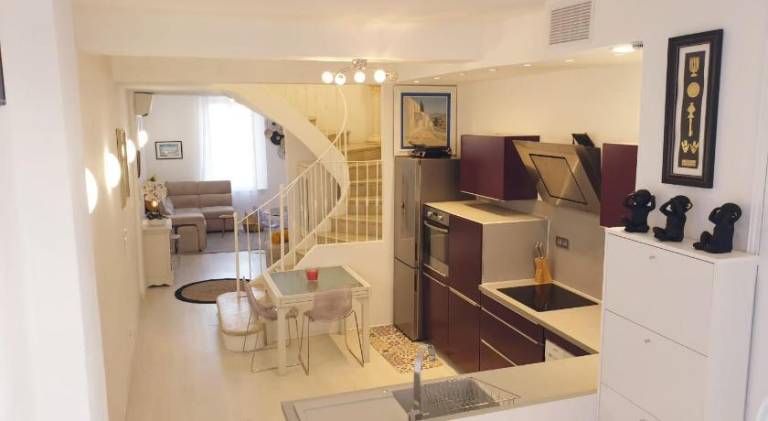 Apartment with patio | Next to the beach | Perfect for remote work | Dogs allowed in Antibes