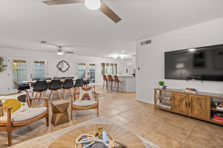 Vacation home with pool | Pets allowed — photo 3