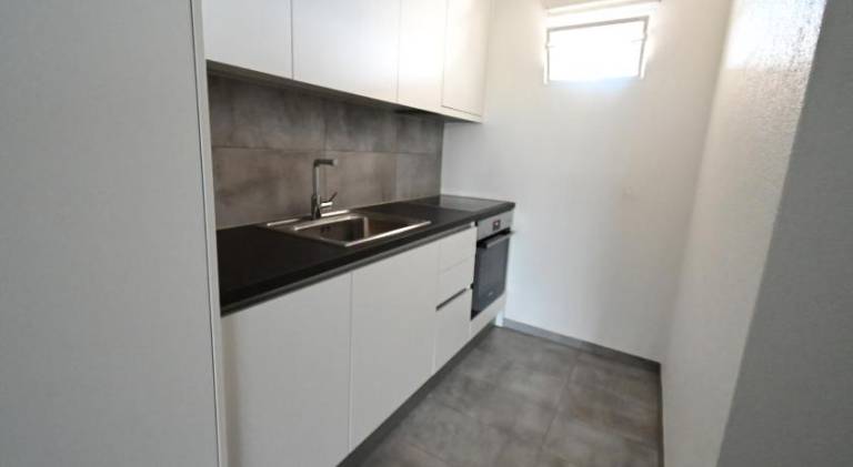 Apartment with terrace & yard — photo 3