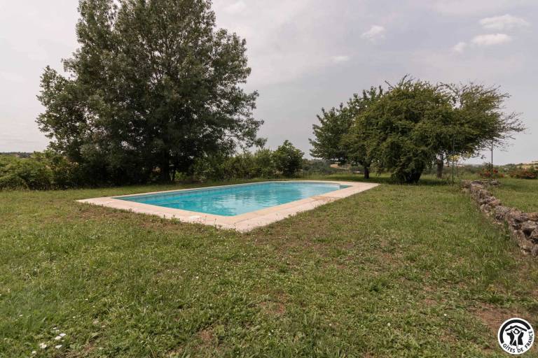 Gite with barbecue, patio & yard — photo 2