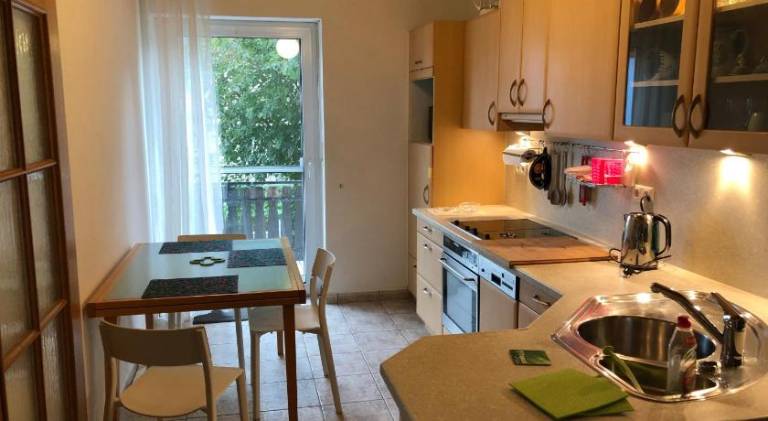 Apartment in Gelb, mit Balkon, Kamin, 50 Schritte zu Radweg, ideal for Long Stay, 4 Singles in Singl — photo 4