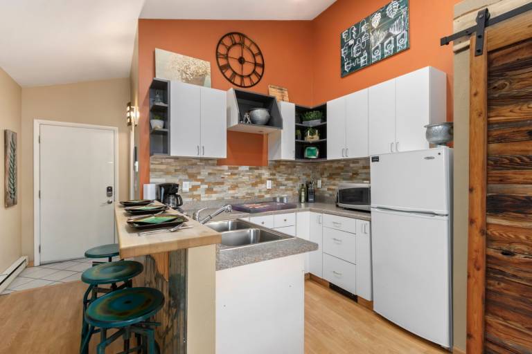 426 N. Loomis Ave. — photo 3