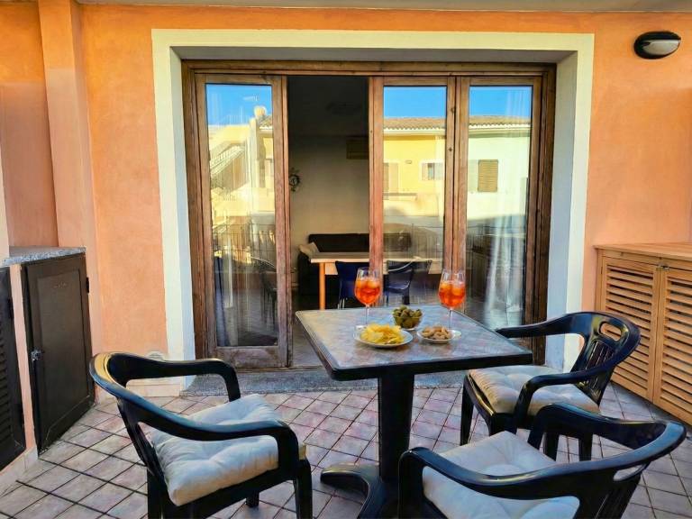Rental apartment with terrace, pool & yard — photo 5