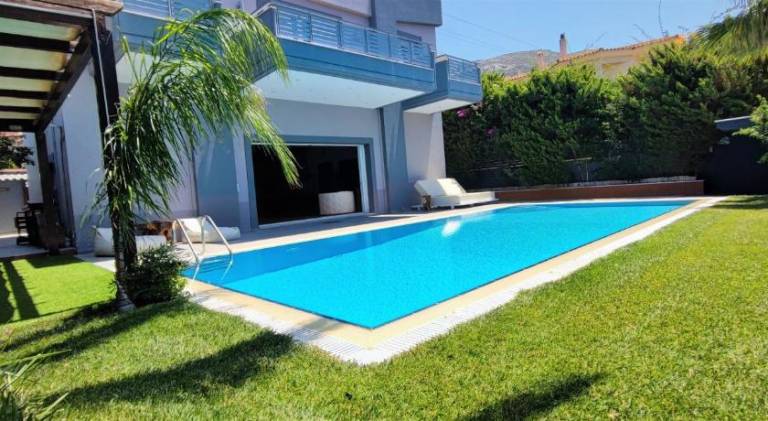 270 m&sup2; Villa
