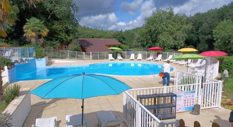 Chalet with pool — photo 2