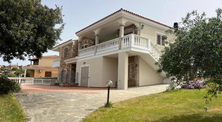 Apartment with barbeque, garden & terrace | Perfect for remote work in Posada