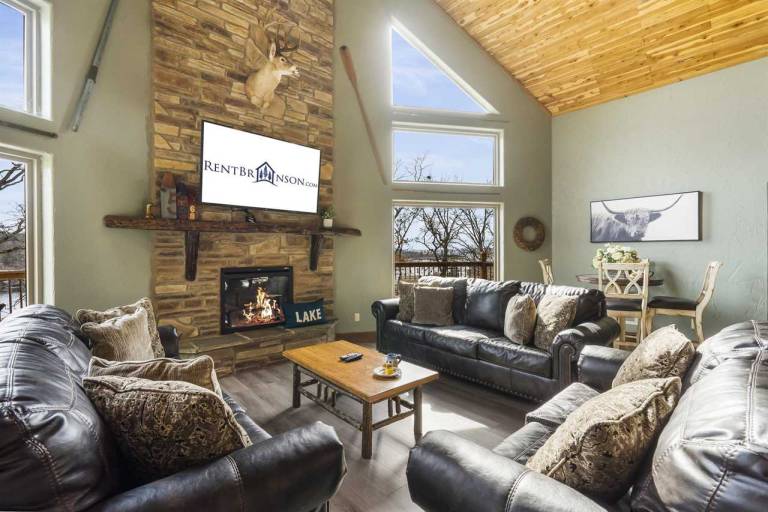 Vacation home with BBQ & pool — photo 4