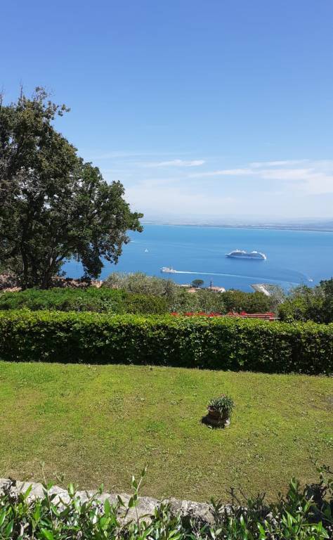 Family-oriented villa with grill & yard | Sea view | Dogs allowed — photo 2