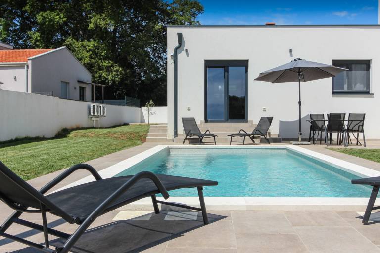 Fully equipped villa with terrace, pool & BBQ | Pets are welcome — photo 3