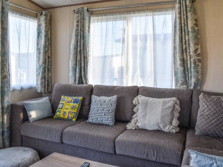 Family-oriented charming cottage with garden | River view | Pet-friendly — photo 3