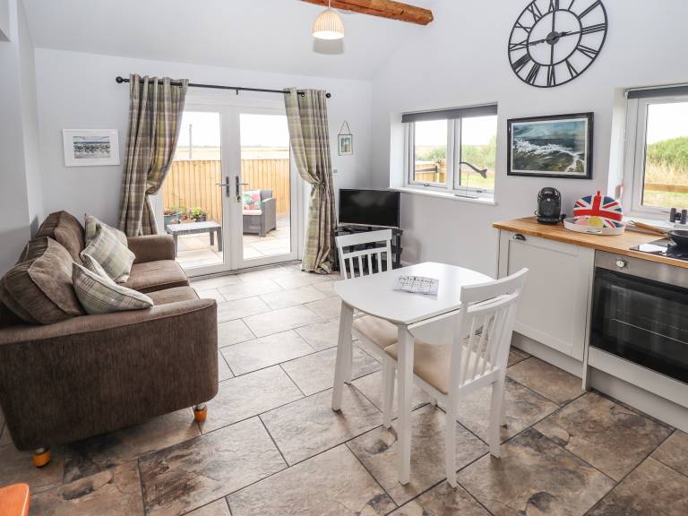 Cottage with garden | Beach view — photo 4