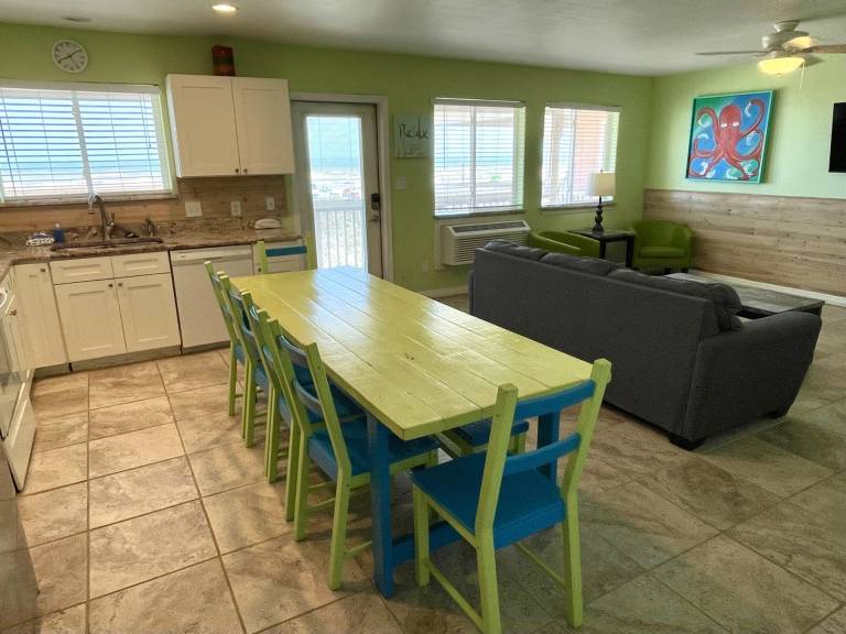 Beachgate CondoSuites and Oceanfront Resort — photo 3