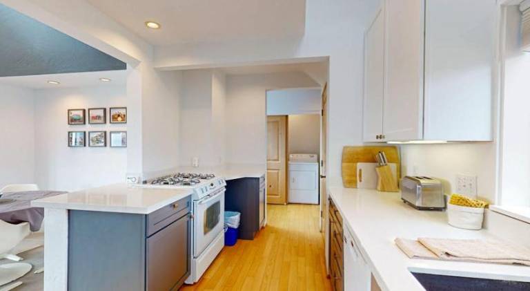 Spacious house with jacuzzi & pool | Beach nearby | Pets allowed — photo 2