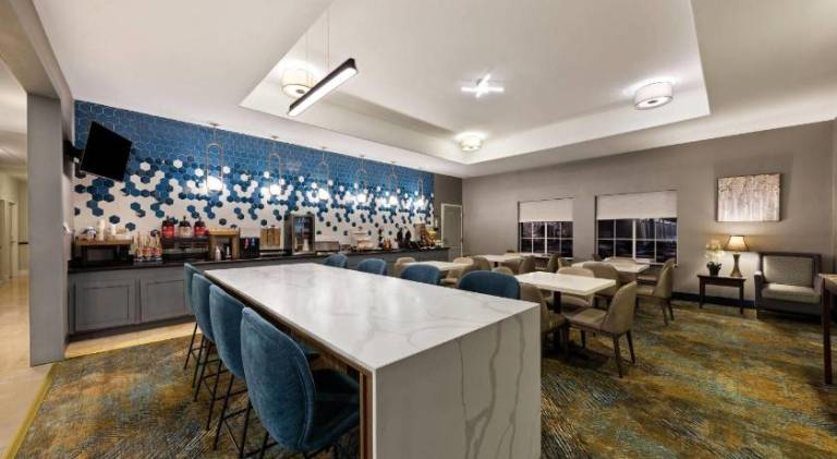 La Quinta Inn & Suites by Wyndham Brookshire — photo 3