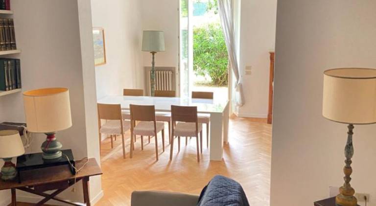 Holiday apartment with yard — photo 2