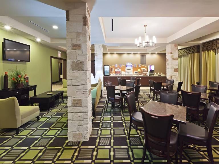 Holiday Inn Express & Suites Brady By IHG — photo 3