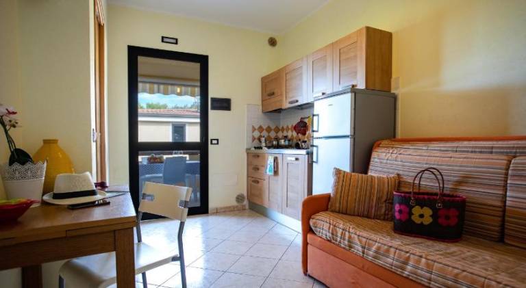 Serviced apartment with pool, grill & yard — photo 5