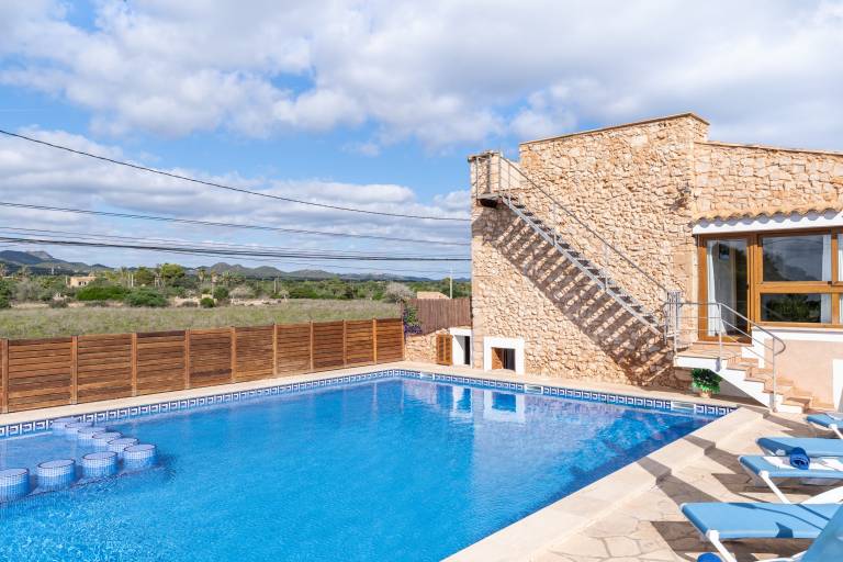 Finca "Can Jeroni" with Private Terraces, Private Pool & Wi-Fi in Felanitx