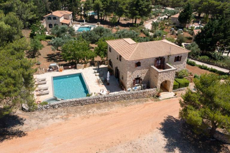 Aresti Mountain Resort Villa Ira mit privatem Pool