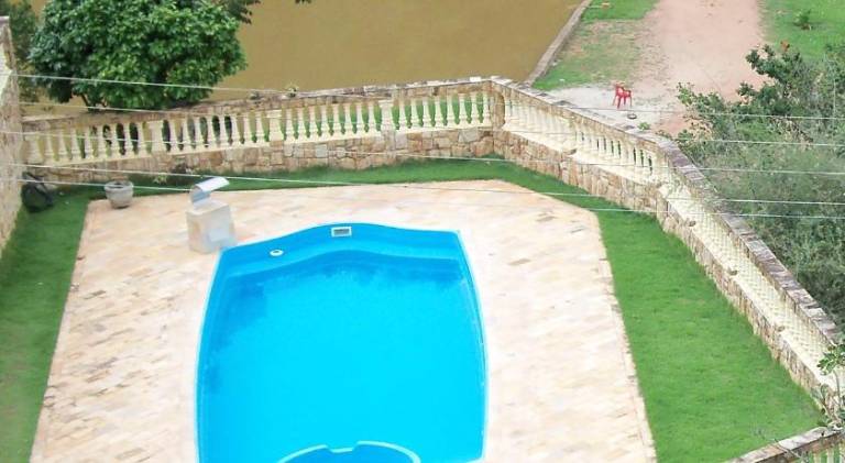 Lodge with terrace, pool & grill — photo 5