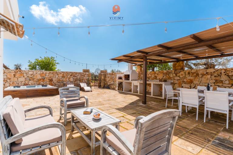House with BBQ, terrace & jacuzzi in Ugento