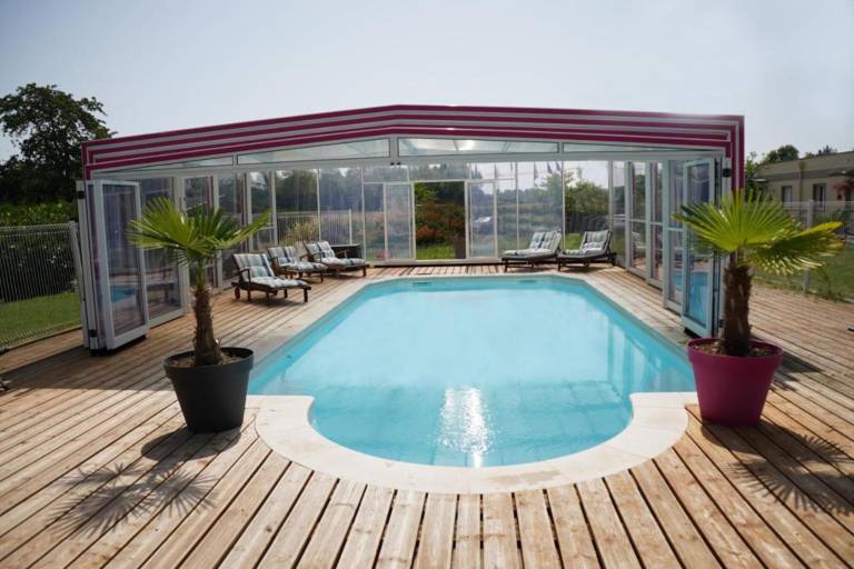 Apartment with terrace, garden & grill in Saintes