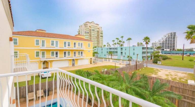 Vacation home with pool | Next to the beach | Pets are welcome — photo 2