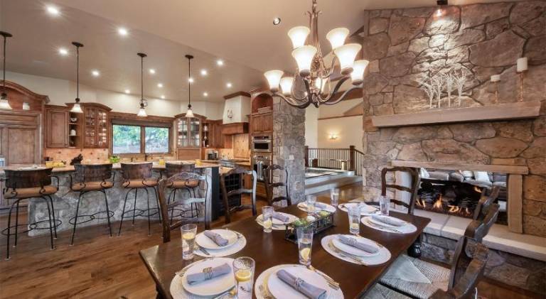House with hot tub, BBQ & patio | Suitable for remote work — photo 4