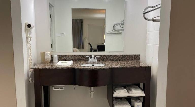 Slumber Inn Harrisonville — photo 3