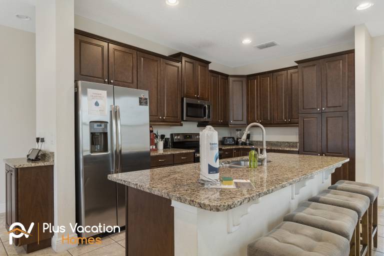 Vacation home with jacuzzi, BBQ & private pool — photo 5