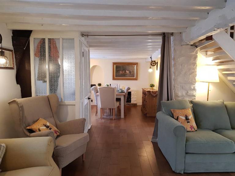Cruck Cottage in Newbridge