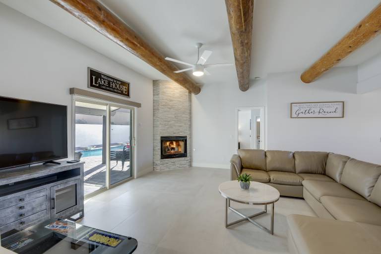 Pet-Friendly Home w/ Hot Tub in Lake Havasu City — photo 3