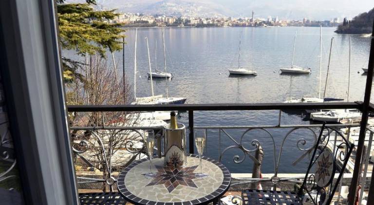 Holiday apartment with 2 rooms for 6 persons in Malgrate