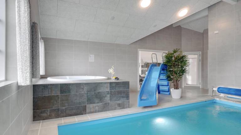 Family-oriented beautiful vacation home with garden, private pool & grill | Pets are welcome in Sønderborg