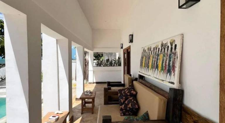 Villa with pool — photo 5