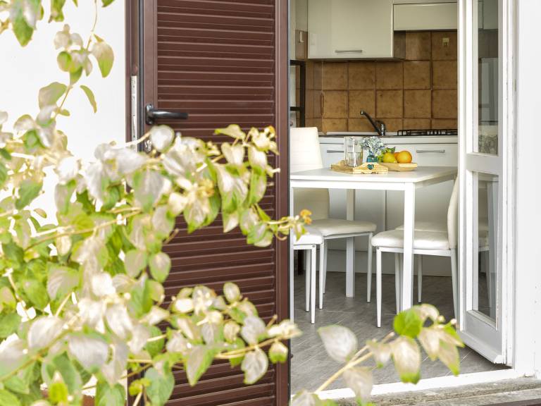 Rental apartment with garden, patio & pool — photo 4