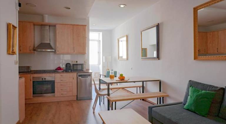 Apartment | Next to Plaça de Catalunya | Pets allowed — photo 2