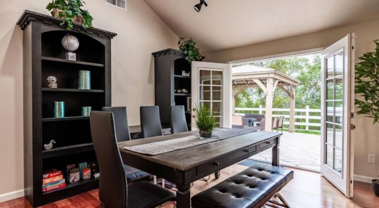 Vacation home with hot tub | Pets allowed — photo 4