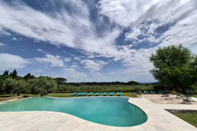 Family-oriented villa with hot tub, barbecue & yard | Dogs allowed — photo 2