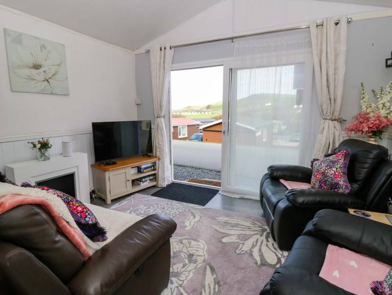 Cottage with garden | Beach view — photo 3