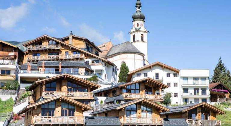Serviced apartment with sauna, garden & pool in Lermoos