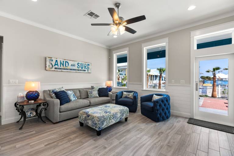 Sea Pointer Inn - Private beach house with Pool — photo 2