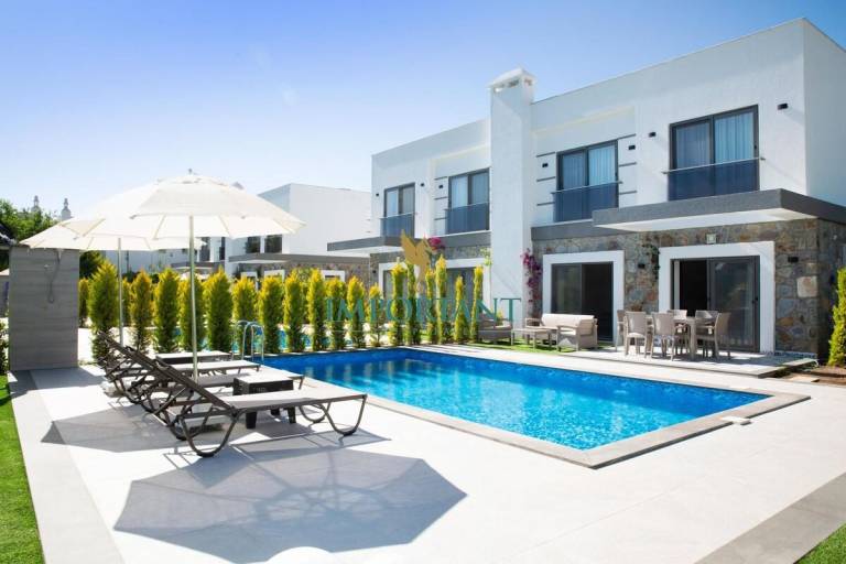 Villa with yard, patio & private pool — photo 5