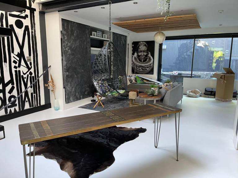 Artsy Retreat Sleeps 6 Free Parking & Balcony